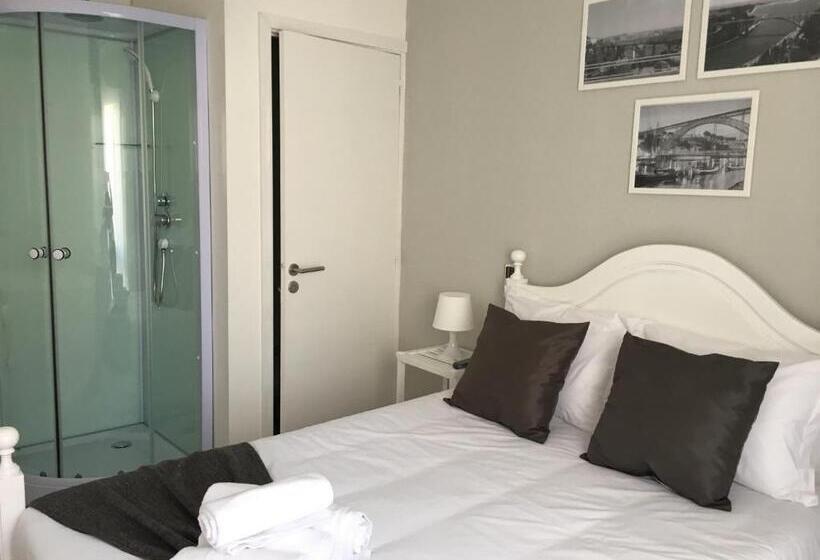 تختخواب و صبحانه Mirandesa Guesthouse