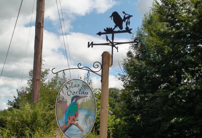 Aamiaismajoitus (B&B) Teifi Riverbank At Glas Y Dorlan