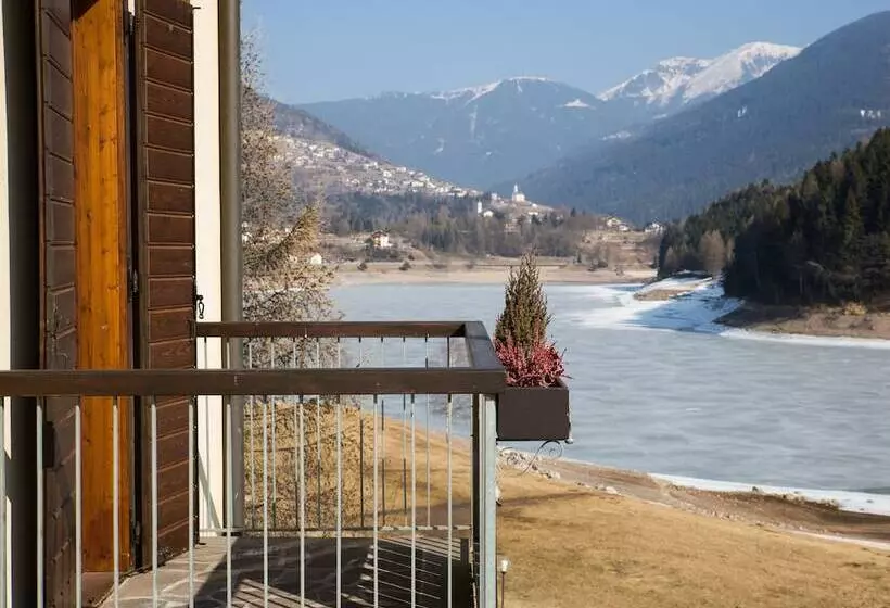 Hotelli La Terrazza Sul Lago