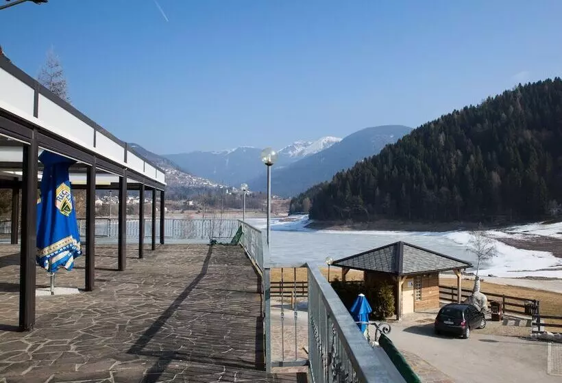 Hotelli La Terrazza Sul Lago