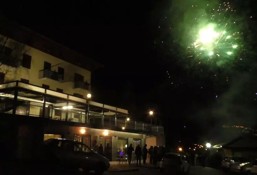 Hotelli La Terrazza Sul Lago