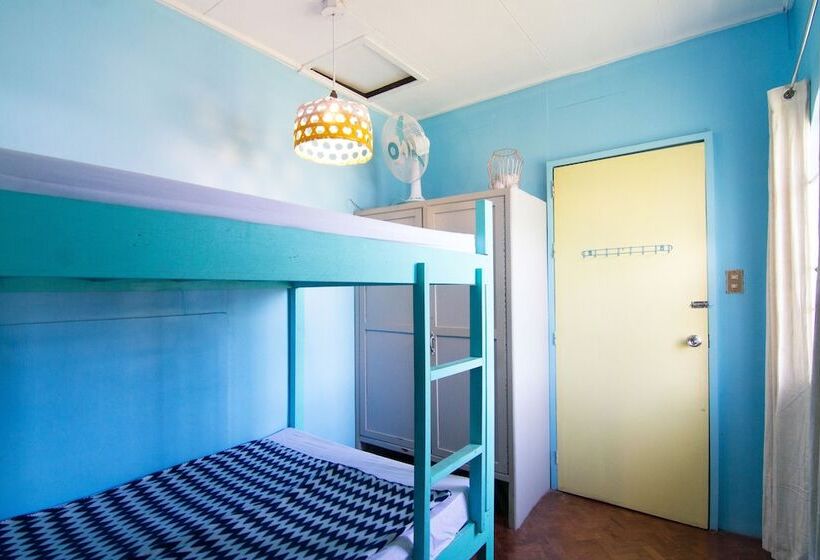 Go Surfari House Hostel