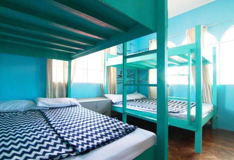 Go Surfari House Hostel