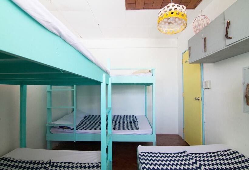 Go Surfari House Hostel