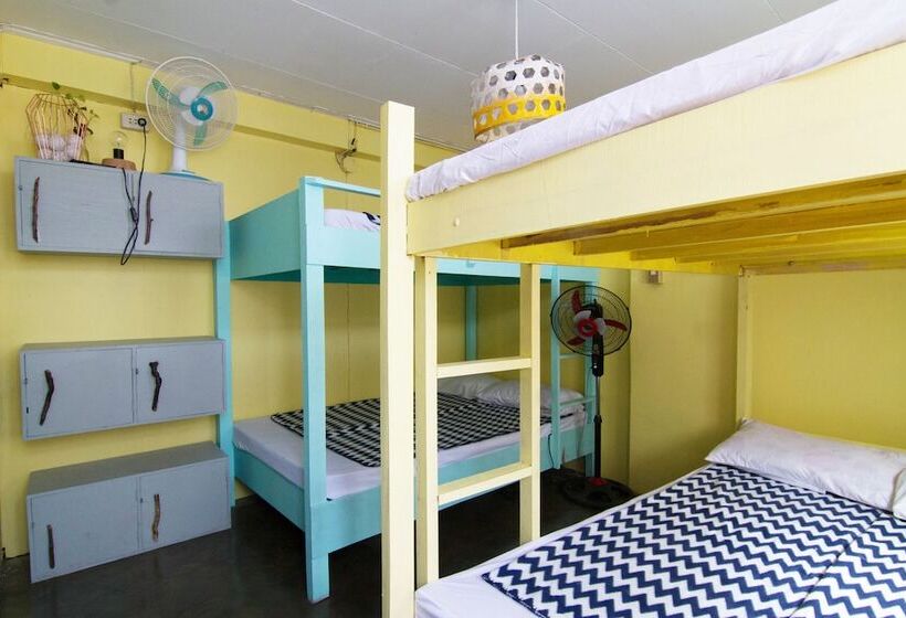 Go Surfari House Hostel