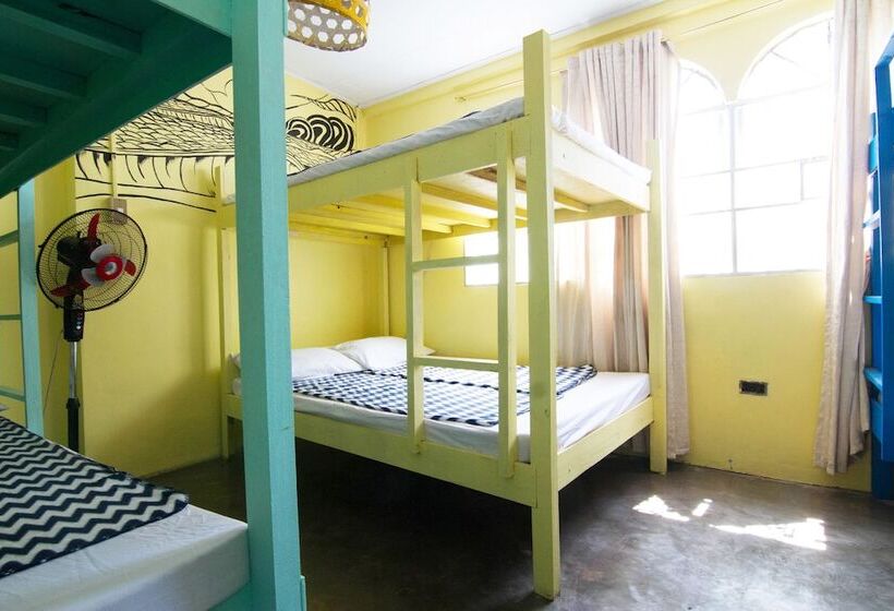 Go Surfari House Hostel