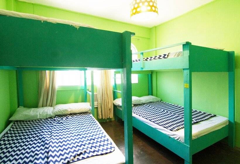 Go Surfari House Hostel