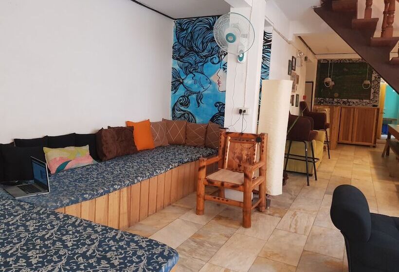 Go Surfari House Hostel