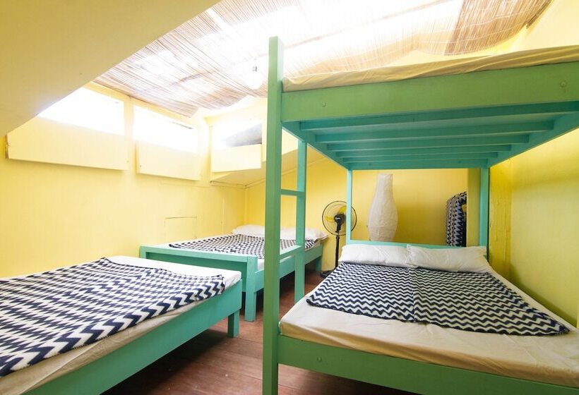 Go Surfari House Hostel