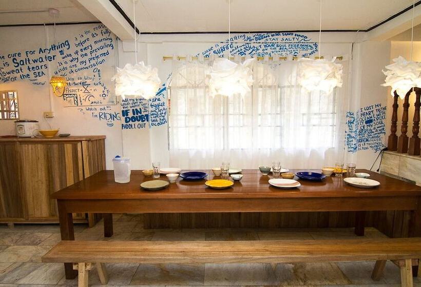 Go Surfari House Hostel