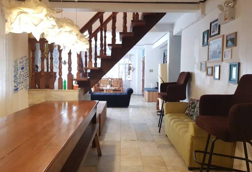 Go Surfari House Hostel