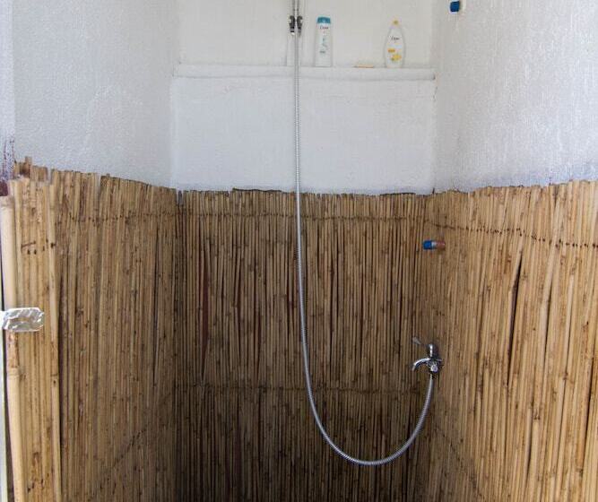 Go Surfari House Hostel