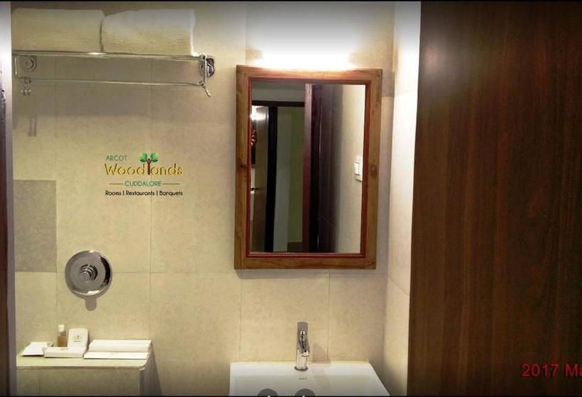 Otel Arcot Woodlands