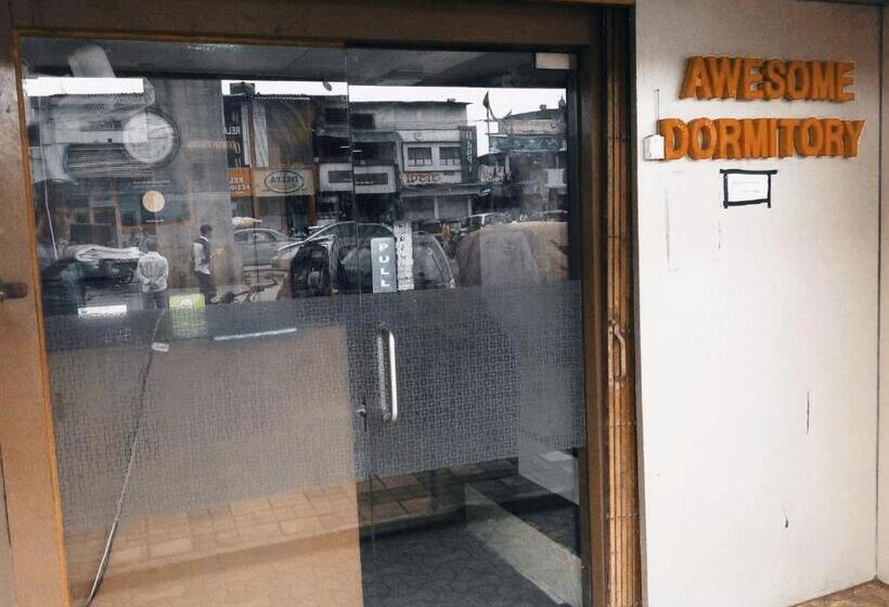 Hotelli Awesome Dormitory Male Only