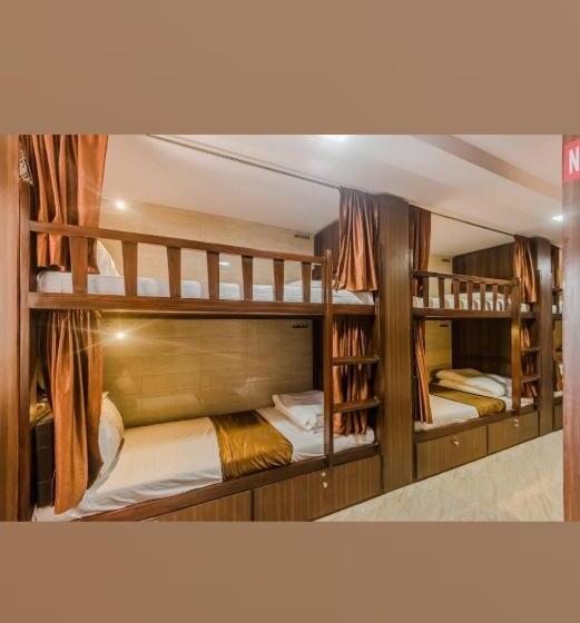 Hotelli Awesome Dormitory Male Only