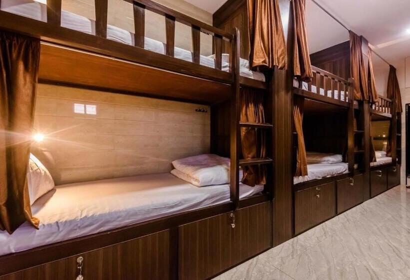 Hotelli Awesome Dormitory Male Only