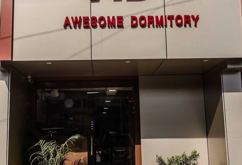 Hotelli Awesome Dormitory Male Only