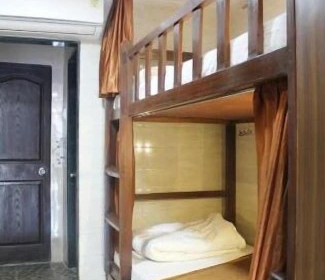 Hotelli Awesome Dormitory Male Only