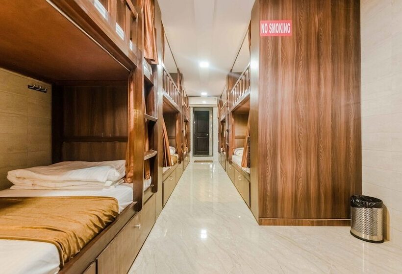 Hotelli Awesome Dormitory Male Only