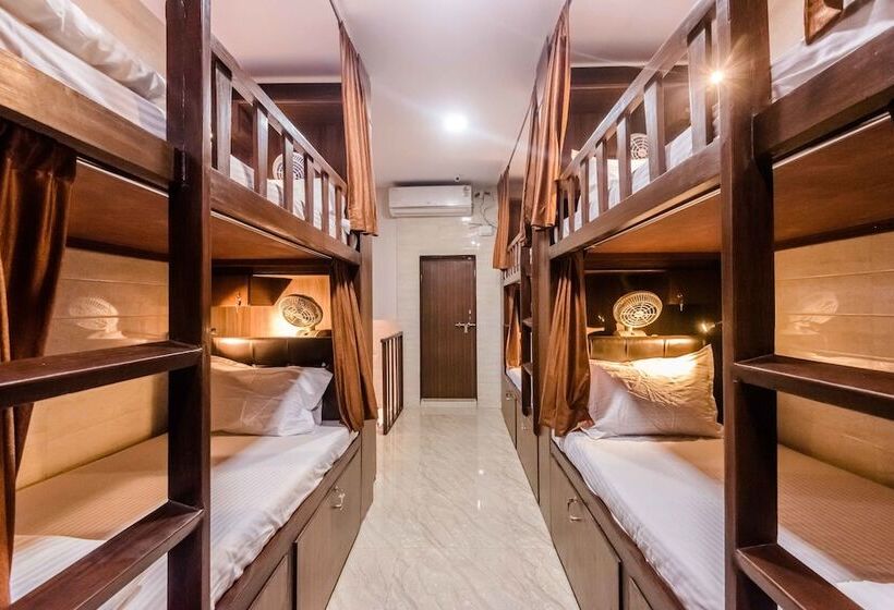 Hotelli Awesome Dormitory Male Only