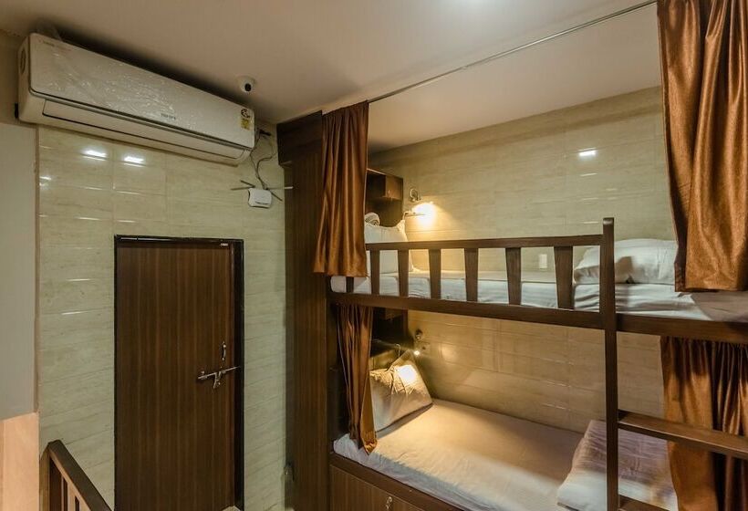 Hotelli Awesome Dormitory Male Only