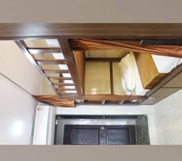 Hotelli Awesome Dormitory Male Only