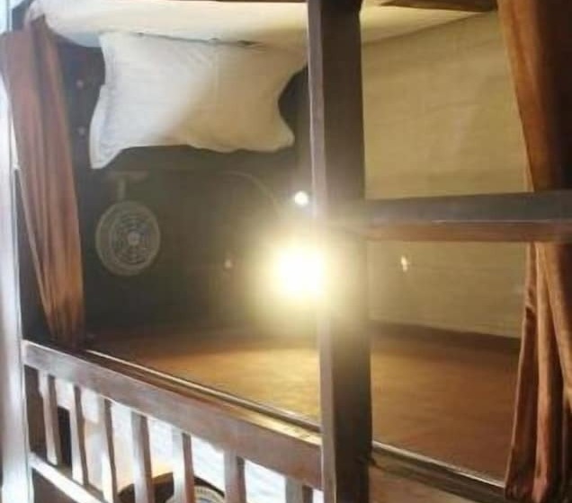 Hotelli Awesome Dormitory Male Only