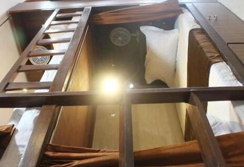 Hotelli Awesome Dormitory Male Only