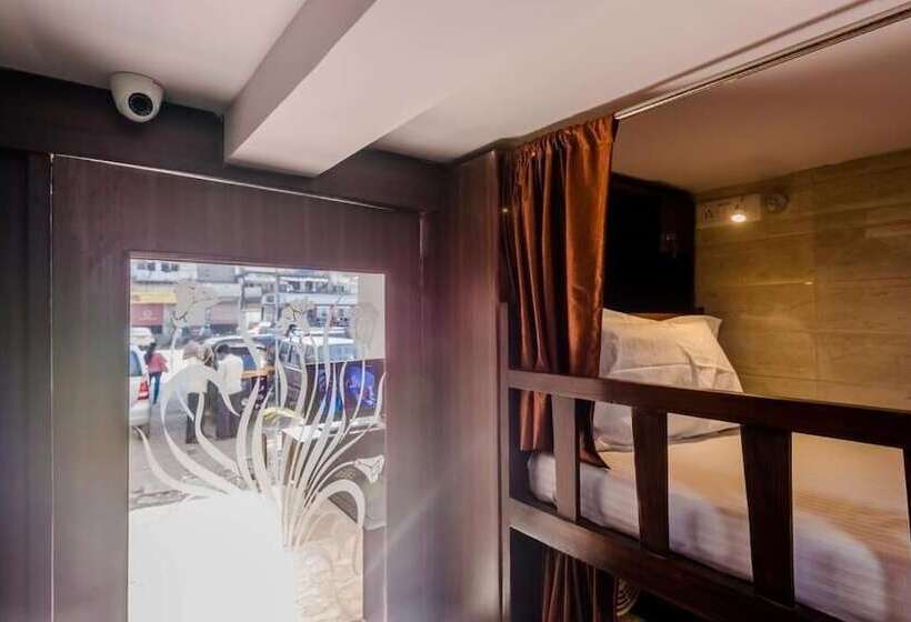 Hotelli Awesome Dormitory Male Only