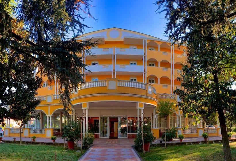Отель Terme Luna