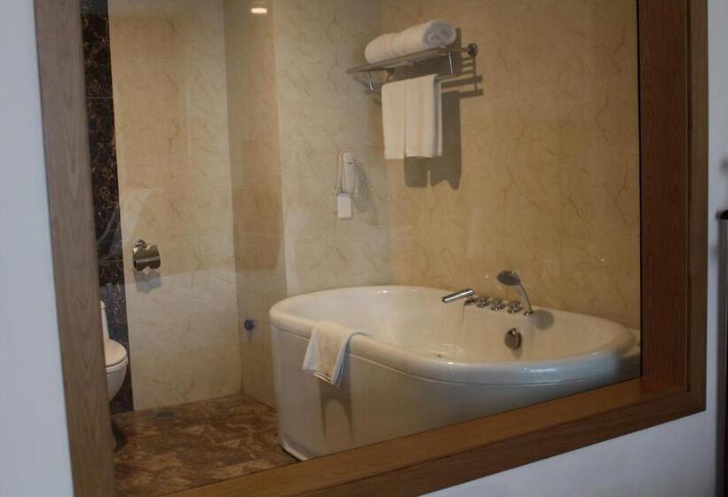 ホテル Muong Thanh Cua Dong