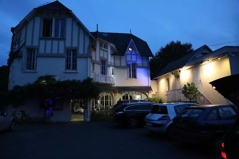 هتل Restaurant Pavillon Bleu