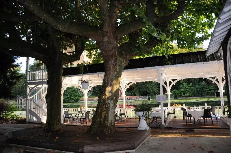 هتل Restaurant Pavillon Bleu