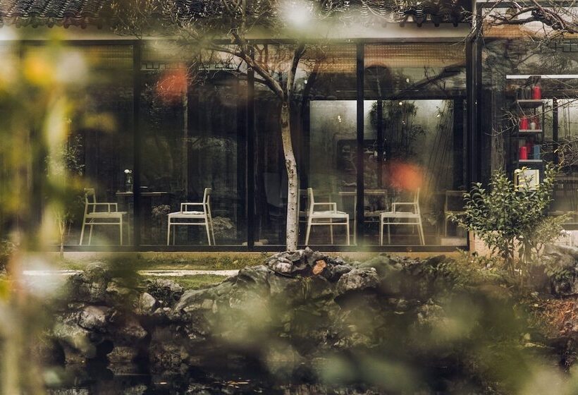 Отель The Emperor Suzhou