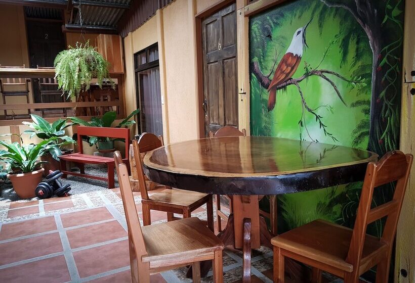 تختخواب و صبحانه Greemount