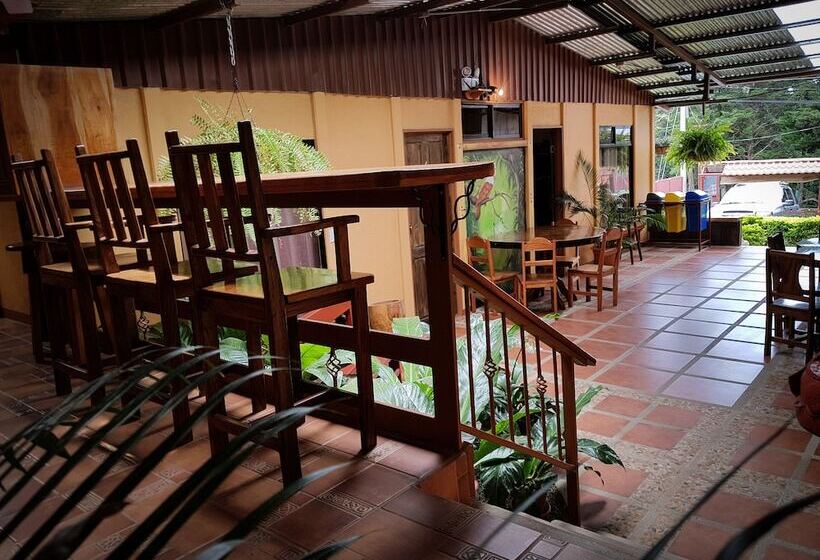 تختخواب و صبحانه Greemount