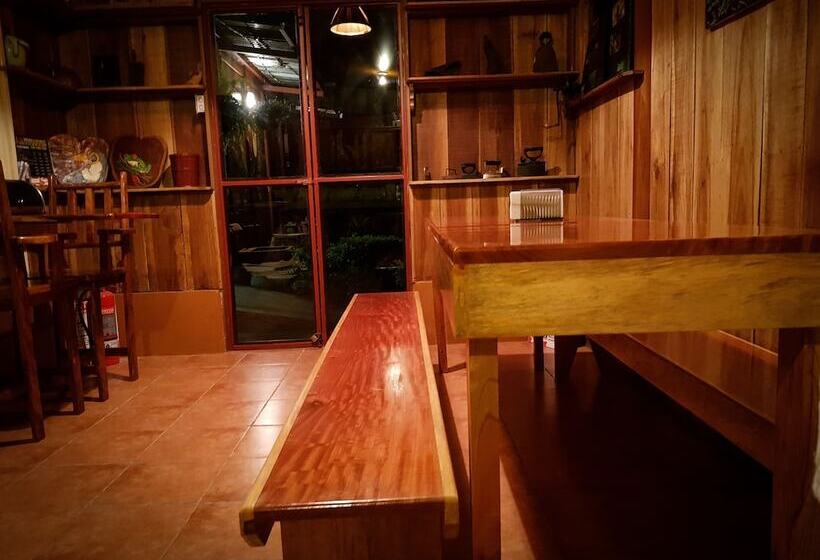 تختخواب و صبحانه Greemount