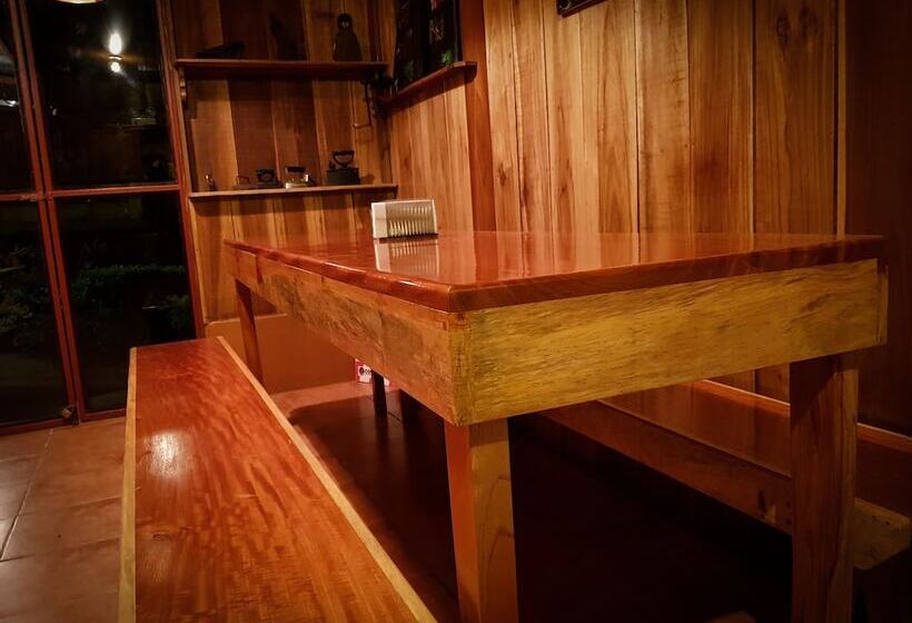 تختخواب و صبحانه Greemount