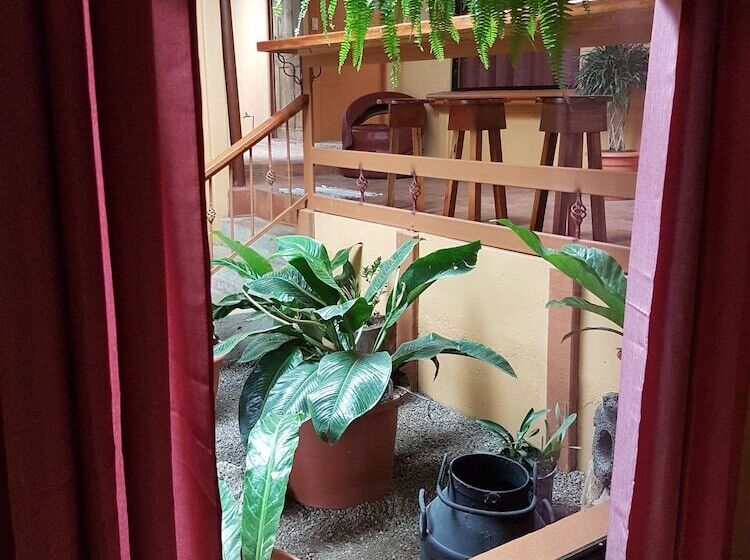 تختخواب و صبحانه Greemount