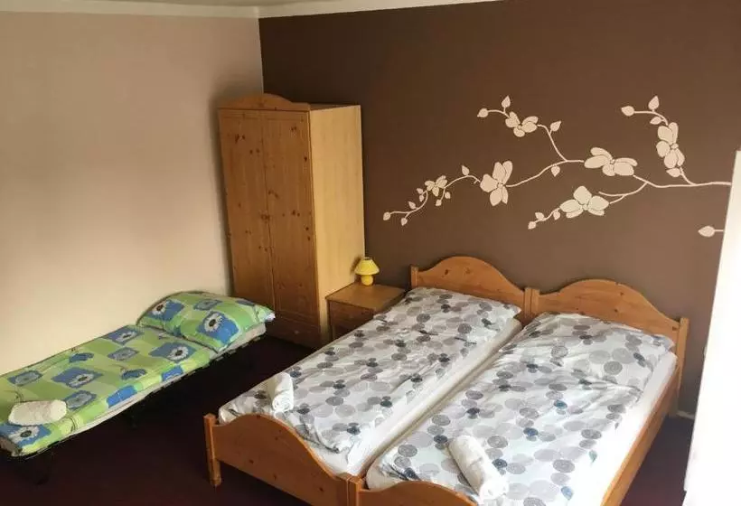 تختخواب و صبحانه Zita Haus