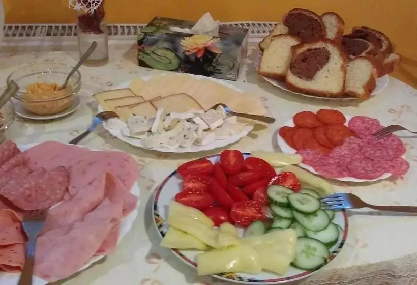تختخواب و صبحانه Zita Haus