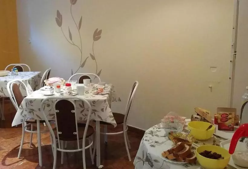 تختخواب و صبحانه Zita Haus