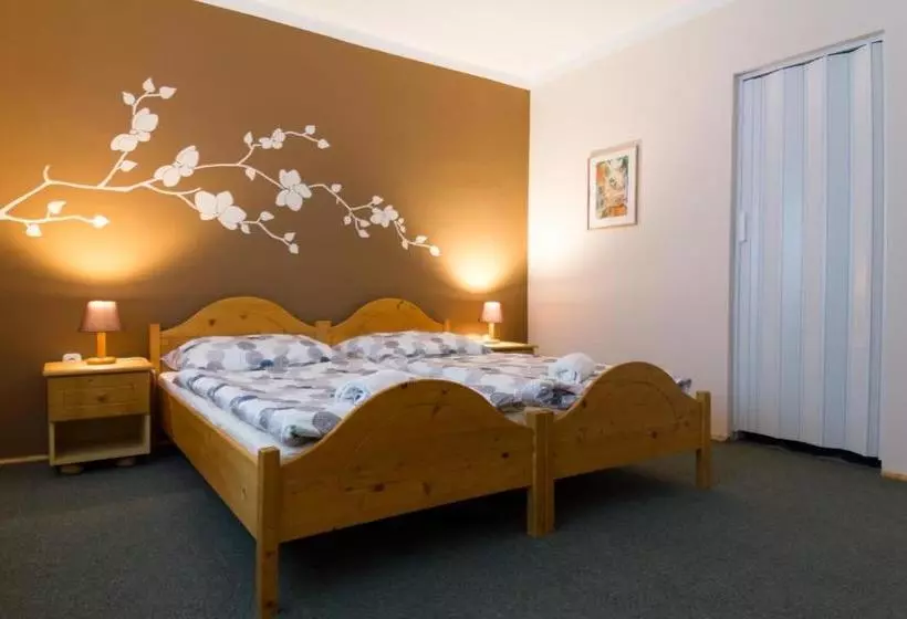 تختخواب و صبحانه Zita Haus