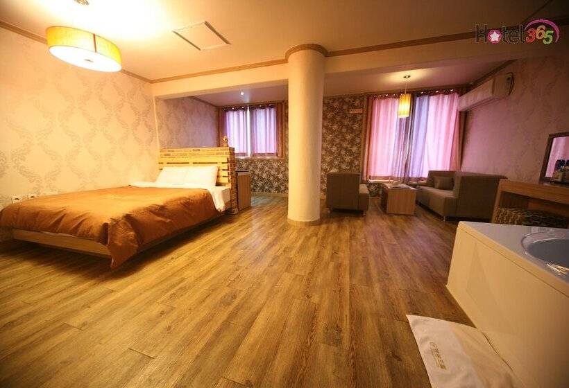 酒店 Chuncheon Myeongdong