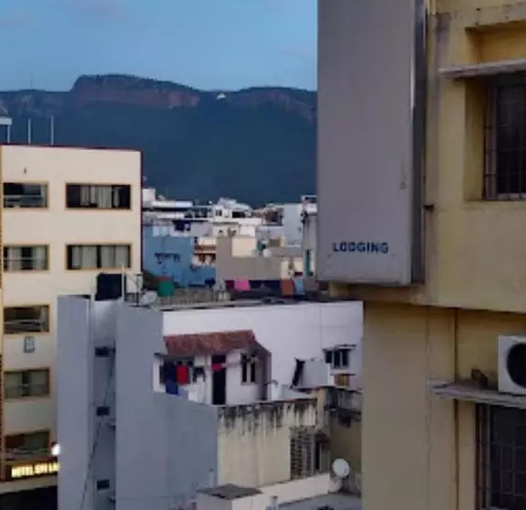 ホテル Govind Heights
