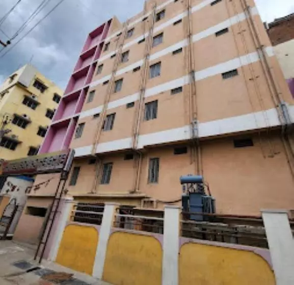 ホテル Govind Heights