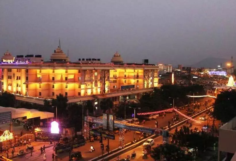ホテル Govind Heights