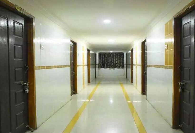 ホテル Govind Heights