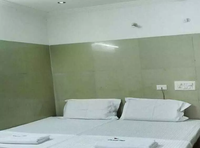 ホテル Govind Heights