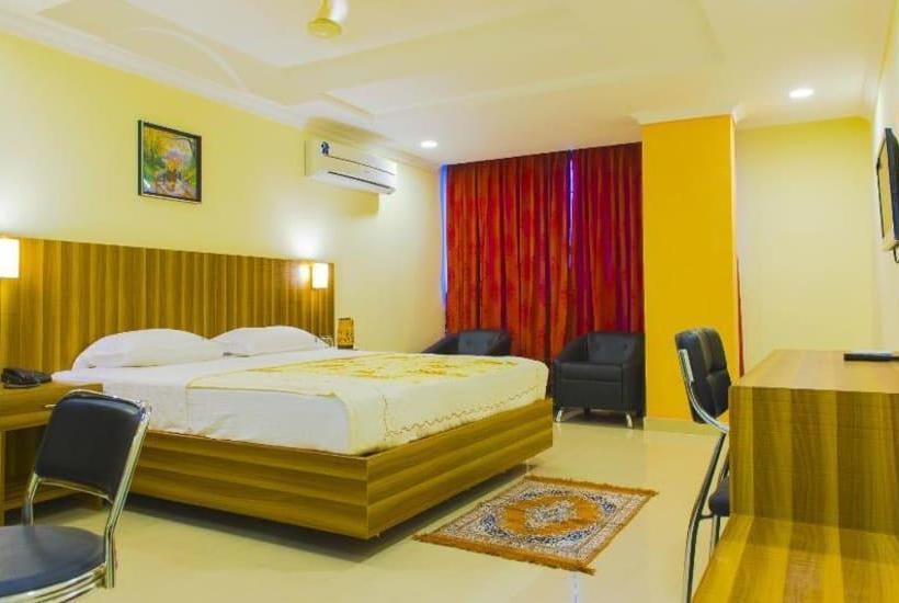 فندق Green Park Suites